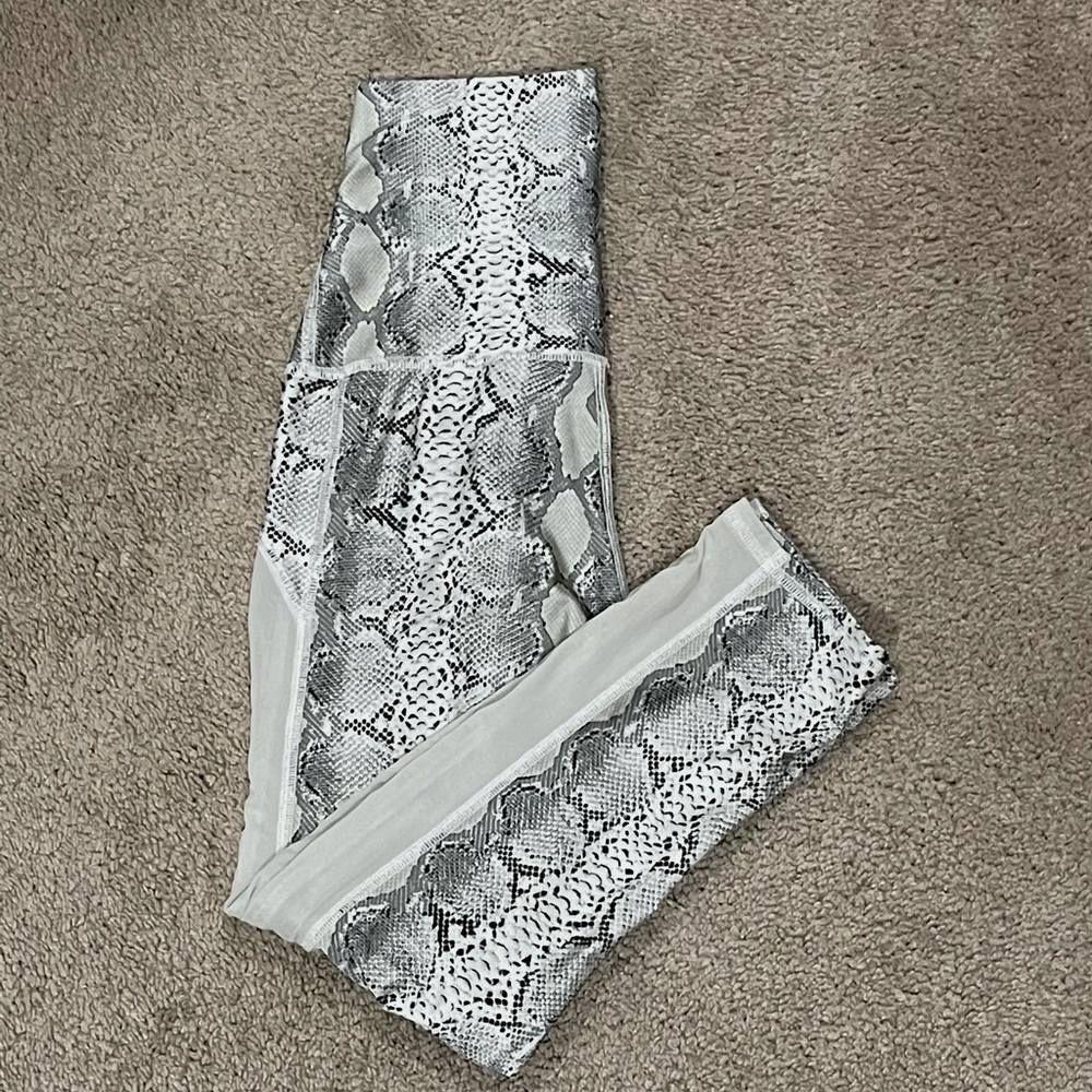 SALE Emily HSU designs snake print leggings capri Small